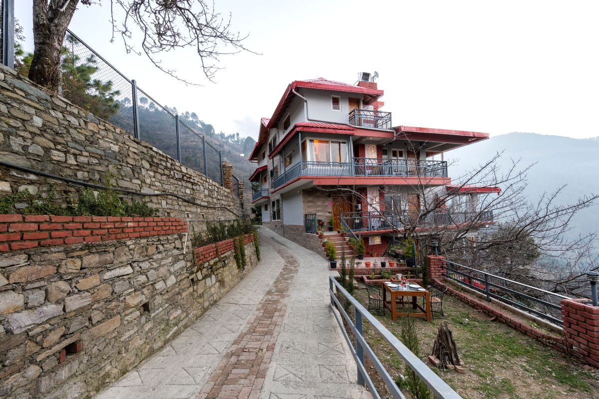 Embrace Serenity: A Blissful Retreat at RosaStays?Cottages in Nainital